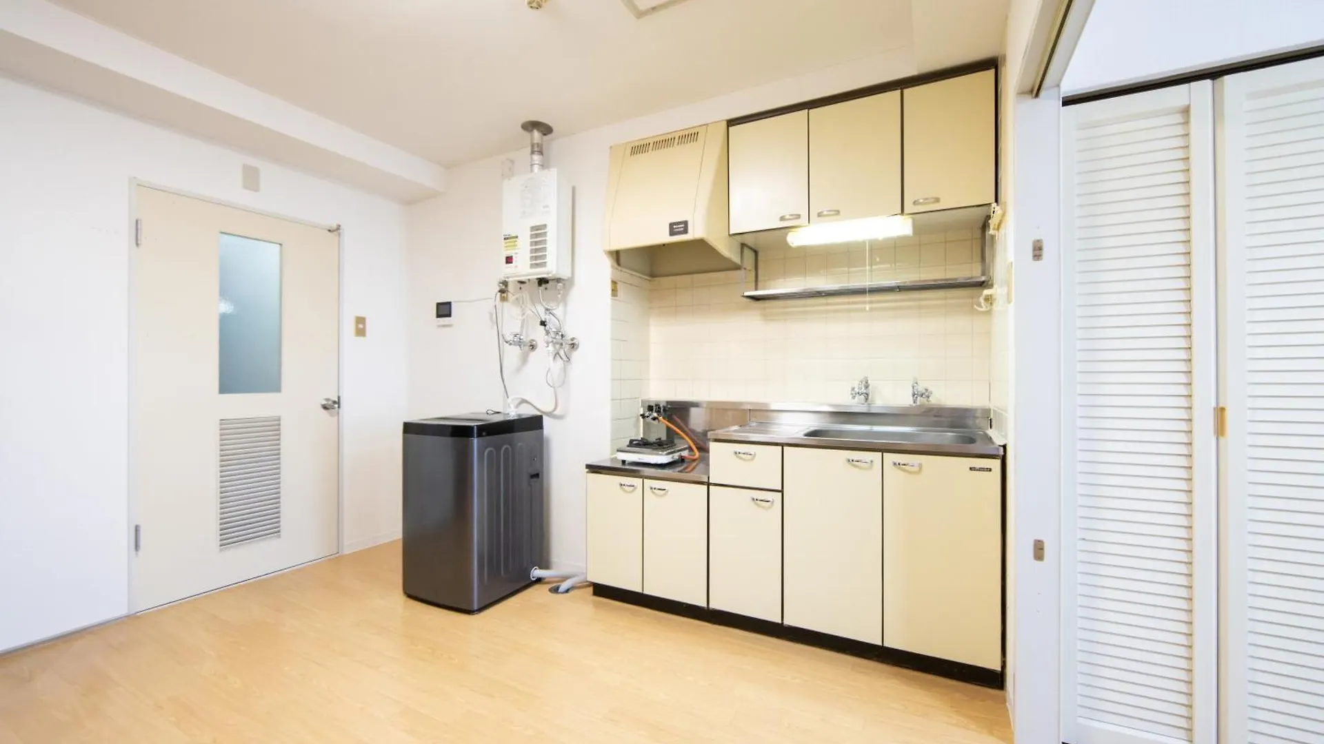ローヤルハイツ菊水駅 Apartment Sapporo